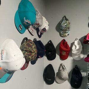 Men’s snapback team hats 10.00 a hat